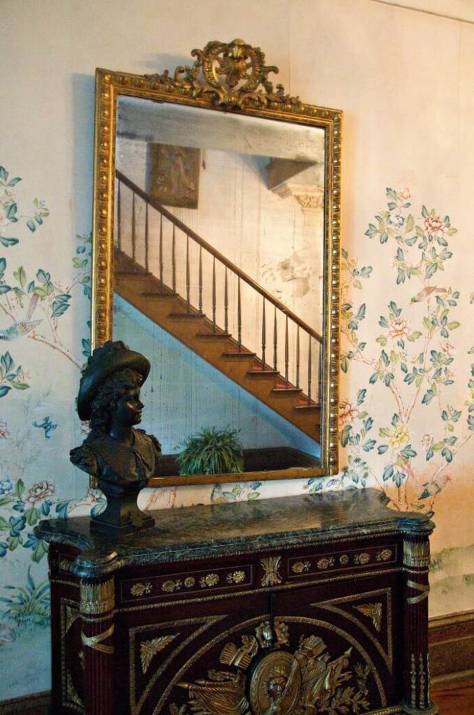 mirror in myrtles plantation