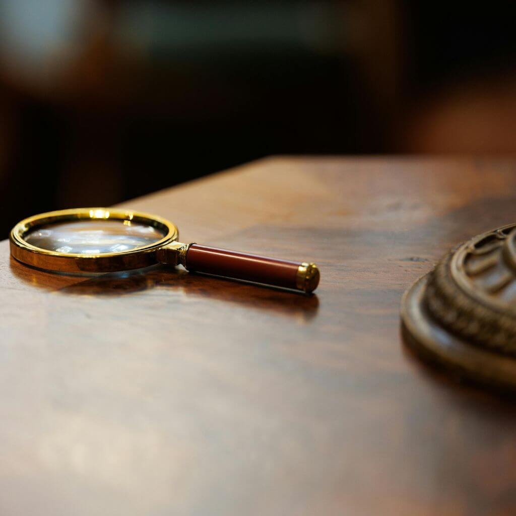 Vintage illustration of an magnifying glass for Southern True Crime cold cases